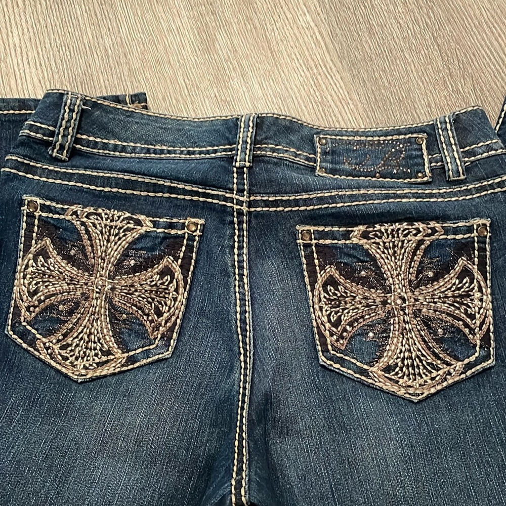Women’s Code Bleu Capris - Picture 2 of 7